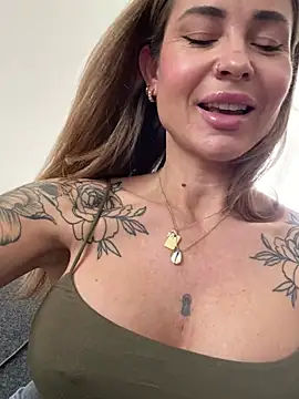 Snapshot of Etwas_neugierig chatting on 8, 3, 2025 Etwas neugierig online show from 8, 3, 2025