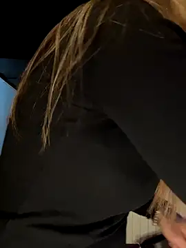 Snapshot of Etwas_neugierig chatting on 27, 10, 2025 Etwas neugierig online show from 27, 10, 2025