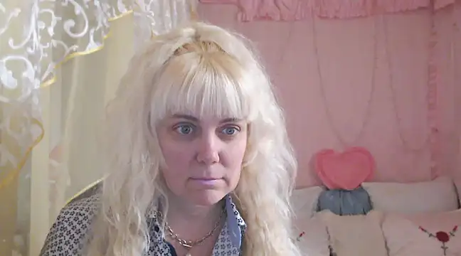 SunnySylvia online show from 4, 1, 2025