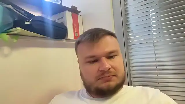 Snapshot of fmodel chatting on 18, 9, 2025 fmodel online show from 18, 9, 2025