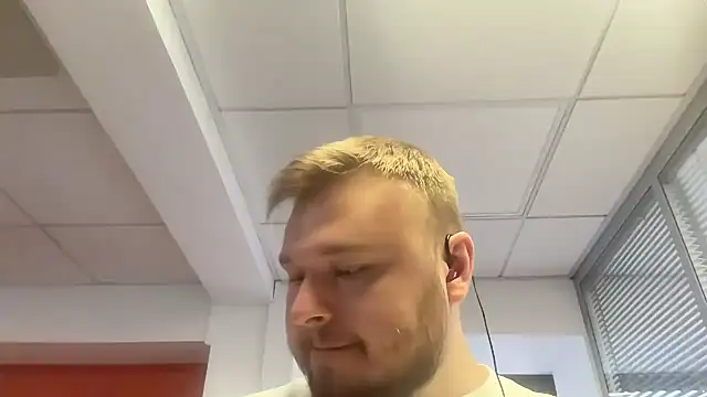 Snapshot of fmodel chatting on 3, 11, 2025 fmodel online show from 3, 11, 2025