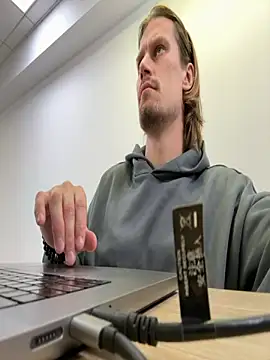 Snapshot of fmodel chatting on 25, 11, 2025 fmodel online show from 25, 11, 2025