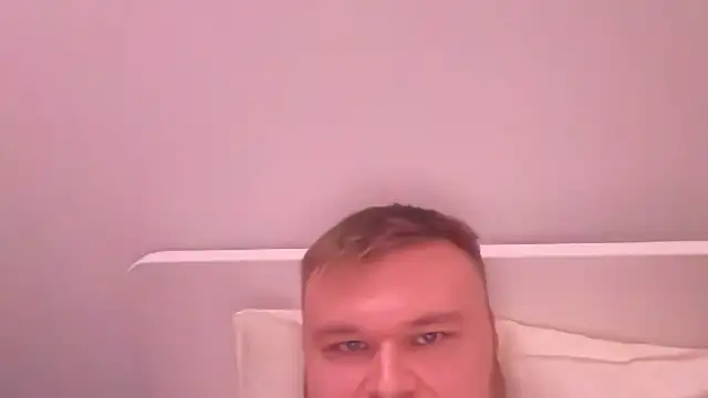 Snapshot of fmodel chatting on 4, 12, 2025 fmodel online show from 4, 12, 2025