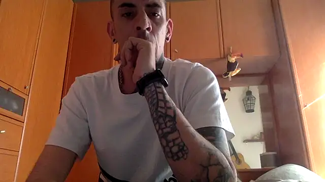 pareja2933 online show from 10, 4, 2026