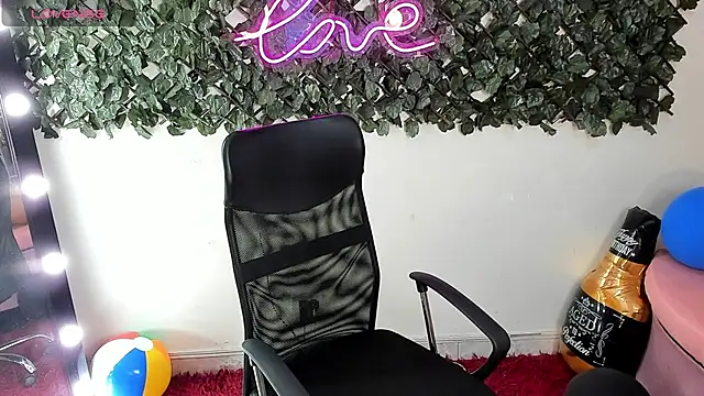 Snapshot of DestinyHills chatting on 6, 7, 2026 DestinyHills online show from 6, 7, 2026