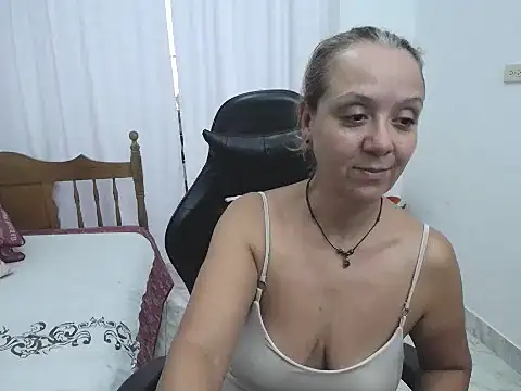 Snapshot of yeslluisa chatting on 5, 5, 2026 yeslluisa online show from 5, 5, 2026