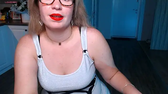 HotTiffani online show from 10, 9, 2025