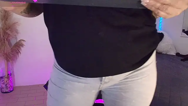 JuliRamirez online show from 14, 3, 2025