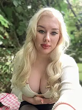Snapshot of LaraHollywood chatting on 21, 9, 2025 LaraHollywood online show from 21, 9, 2025