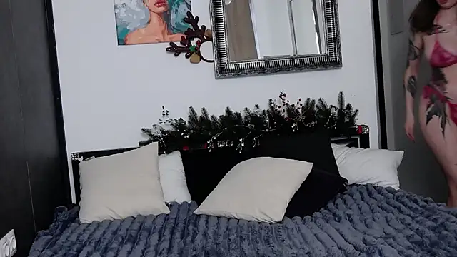 Ashley Ross  online show from 4, 2, 2025