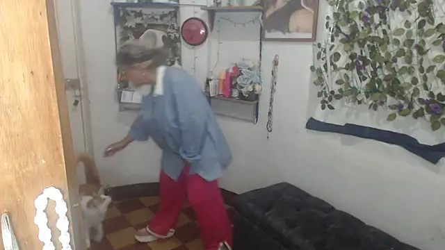 Snapshot of FunnyGrandma chatting on 19, 5, 2026 FunnyGrandma online show from 19, 5, 2026