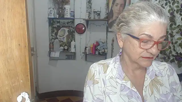 Snapshot of FunnyGrandma chatting on 21, 5, 2026 FunnyGrandma online show from 21, 5, 2026