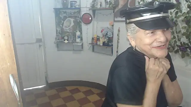 Snapshot of FunnyGrandma chatting on 6, 6, 2026 FunnyGrandma online show from 6, 6, 2026