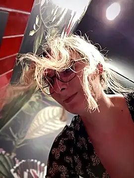 The Snowwhitee online show from 5, 1, 2025