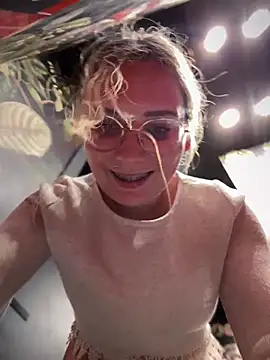 The Snowwhitee online show from 10, 1, 2025