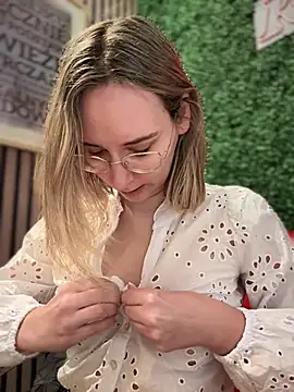 The Snowwhitee online show from 14, 1, 2025