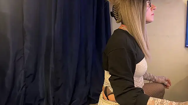 xdresserwithass online show from 16, 12, 2025