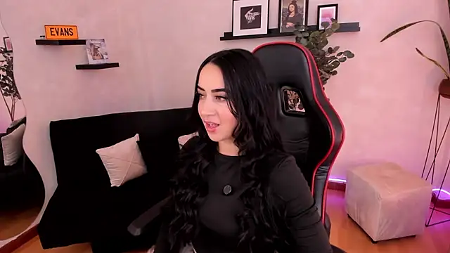 EmmyEvans1 online show from 8, 11, 2025