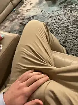 Snapshot of JohnnyBigShot chatting on 4, 1, 2025 JohnnyBigShot online show from 4, 1, 2025