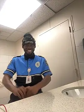 Snapshot of danieldonte chatting on 15, 11, 2025 danieldonte online show from 15, 11, 2025