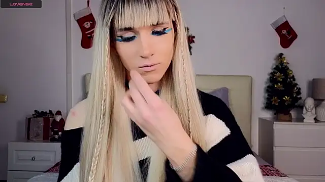 Snapshot of HelenSpellman chatting on 8, 1, 2025 HelenSpellman online show from 8, 1, 2025