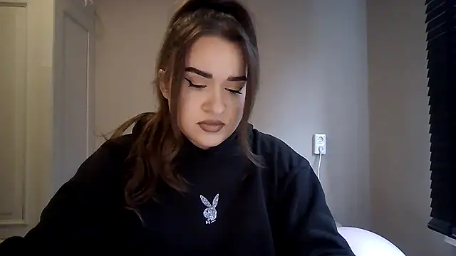 avajade online show from 25, 11, 2025