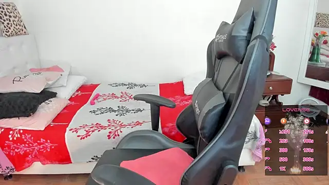 esmeralda milf online show from 14, 1, 2026