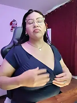 Snapshot of esmeralda_milf chatting on 20, 6, 2026 esmeralda milf online show from 20, 6, 2026