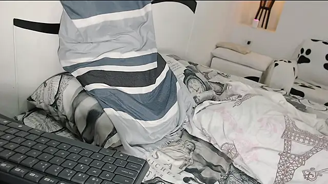 Snapshot of yina-rosse chatting on 17, 10, 2025 yina-rosse online show from 17, 10, 2025