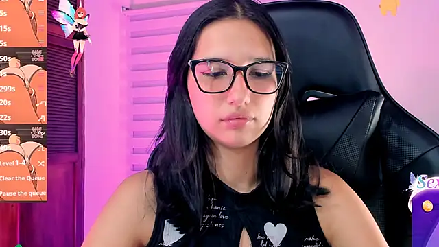 Snapshot of Luniverse chatting on 5, 2, 2025 Luniverse online show from 5, 2, 2025