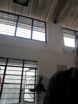 Snapshot of tz143143 chatting on 27, 2, 2025 tz143143 online show from 27, 2, 2025