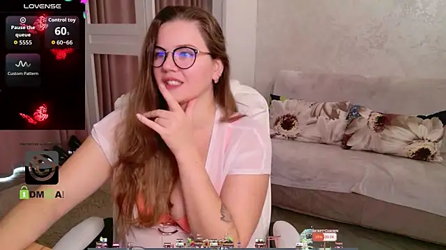 KellyKleine online show from 4, 11, 2025