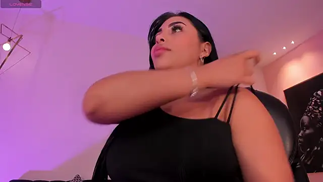 MiaRoberts1 online show from 5, 3, 2026