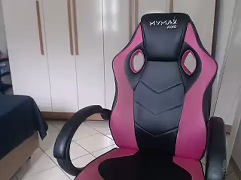 Snapshot of bustycarly chatting on 25, 1, 2025 bustycarly online show from 25, 1, 2025