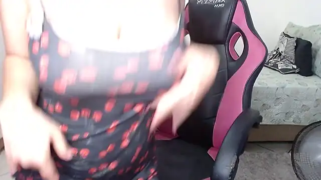 Snapshot of bustycarly chatting on 21, 2, 2025 bustycarly online show from 21, 2, 2025