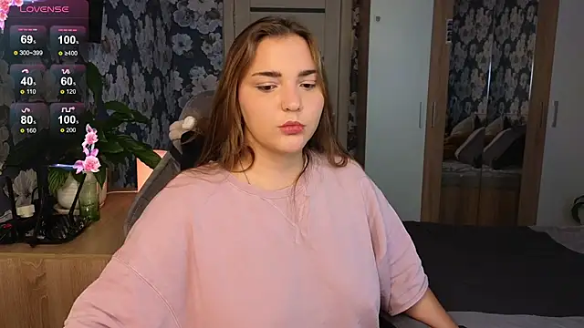  momiji  online show from 2, 10, 2025