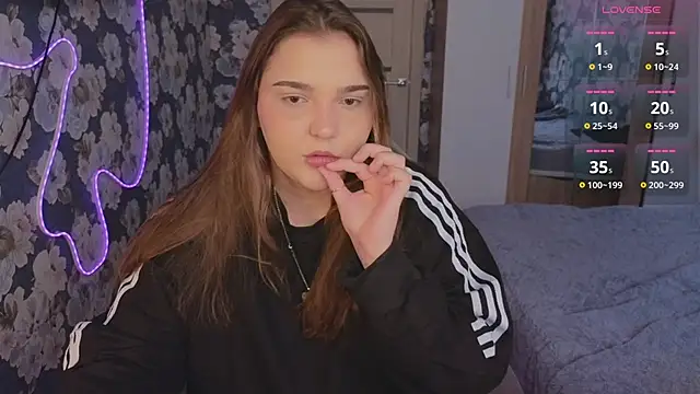  momiji  online show from 24, 4, 2026