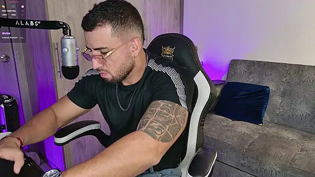 Snapshot of mr_david_cox chatting on 28, 2, 2025 mr david cox online show from 28, 2, 2025