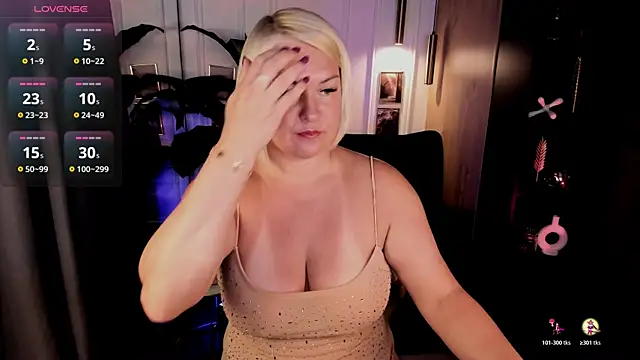 YolandaKiss online show from 27, 7, 2026