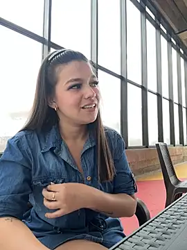 Alyshanon18 online show from 4, 12, 2025