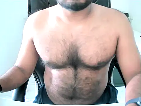 Snapshot of VINU26BLR chatting on 13, 11, 2025 VINU26BLR online show from 13, 11, 2025