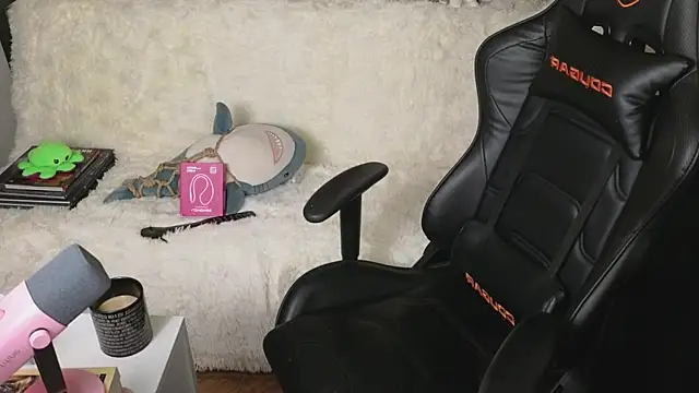 Ginger Stay online show from 15, 11, 2025