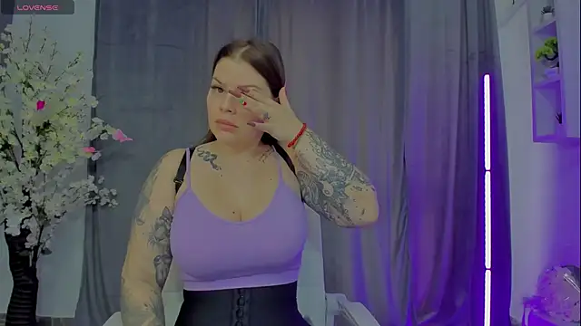 Raven Luna online show from 10, 1, 2025