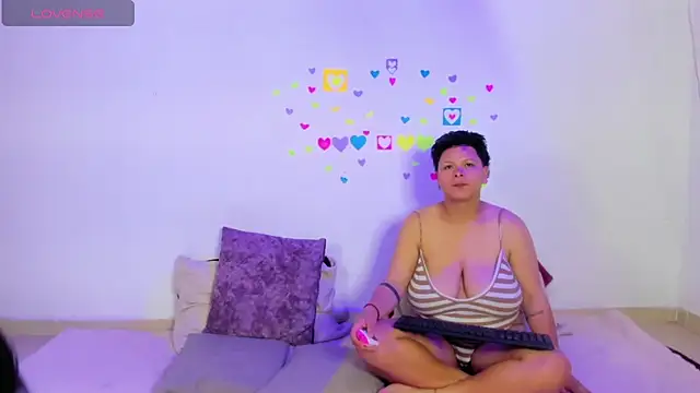 MiaYMolly online show from 9, 4, 2026