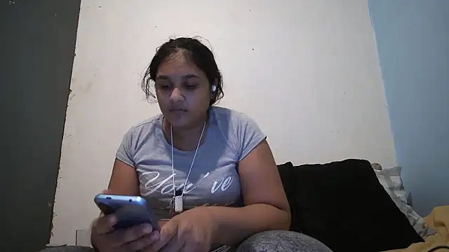 Snapshot of Indianbloom- chatting on 12, 10, 2025 Indianbloom- online show from 12, 10, 2025