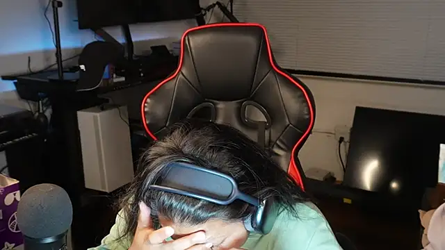 Bubbleliyah online show from 2, 2, 2025