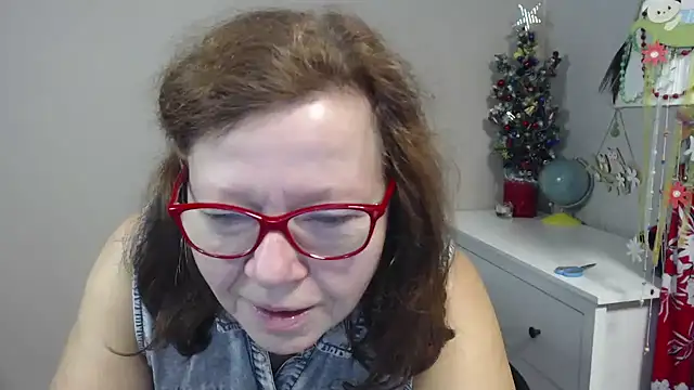 Adelewildx online show from 16, 1, 2025