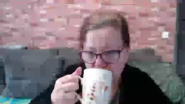 Adelewildx online show from 28, 2, 2025