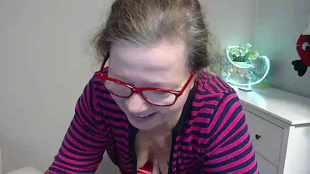 Adelewildx online show from 3, 3, 2025