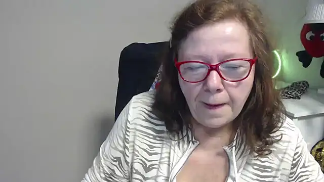 Adelewildx online show from 18, 3, 2025